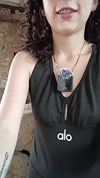 sweet_outdoor_charm stripchat live cam model
