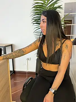 Caroline_dh stripchat live cam model