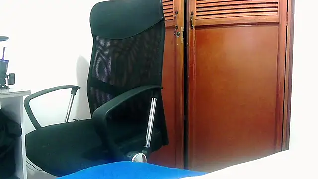 TouchDaddy4 stripchat live cam model