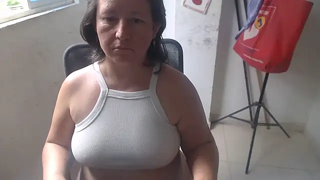 Yohis_Kiut25 stripchat live cam model