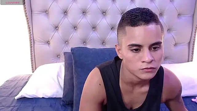 Liiamthompson stripchat live cam model