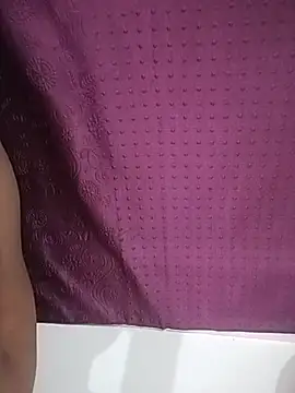 Mahi677 stripchat live cam model
