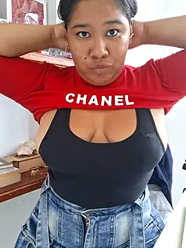 Sarahy- stripchat live cam model