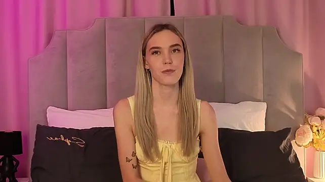 NikkiRyx stripchat live cam model