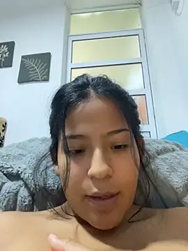 LeahBar stripchat live cam model