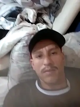 zl28rei stripchat live cam model