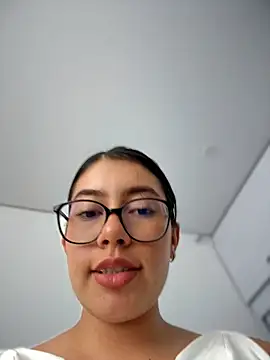 Saracalderon stripchat live cam model