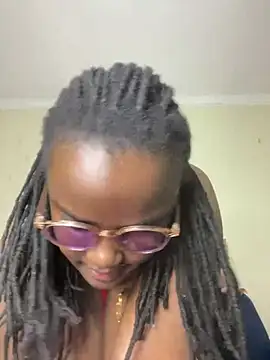 Bustyy_Bitch stripchat live cam model