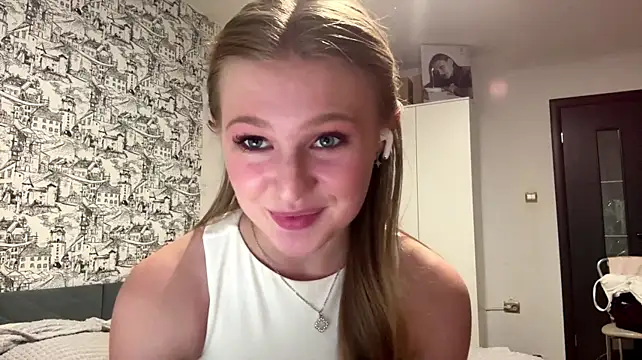 LisFris stripchat live cam model