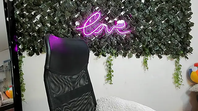 DestinyHills stripchat live cam model