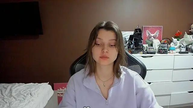 SoniNesti stripchat live cam model