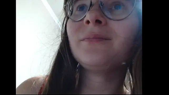 KiraGoldens stripchat live cam model
