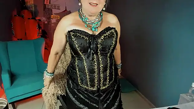 LilaMaharani stripchat live cam model