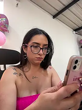 Kloenovoa- stripchat live cam model