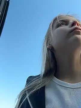 RossyMood stripchat live cam model