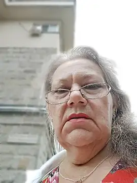 Snezhana stripchat live cam model