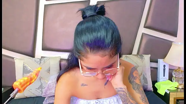 NicoleEsposito stripchat live cam model