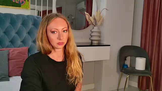 SiennaPierce stripchat live cam model