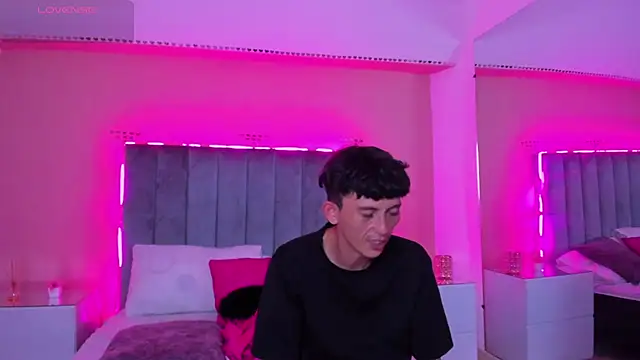 ARIANA_CRI-X stripchat live cam model