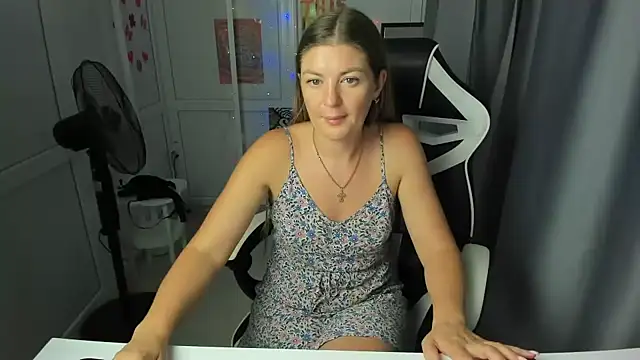 MiaSummerr_ stripchat live cam model
