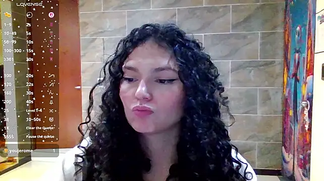 Diamond_Curls stripchat live cam model