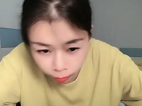A-Luo stripchat live cam model