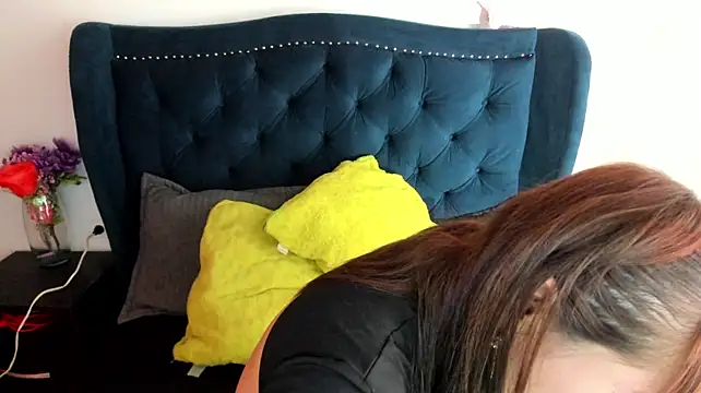 _Luna_Blooms stripchat live cam model