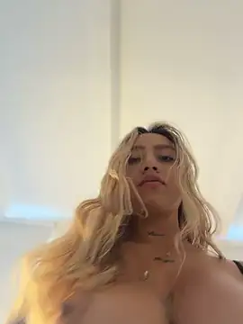 amanda-medrano1 stripchat live cam model