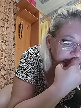 Vika1111 stripchat live cam model
