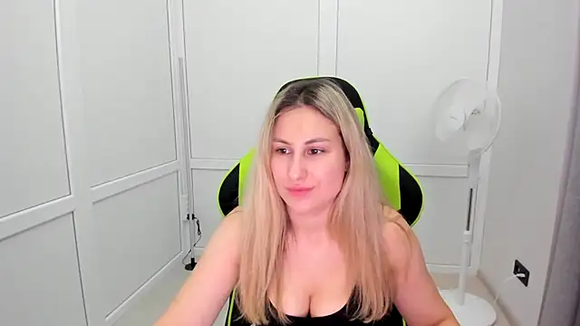 MissLunariaa stripchat live cam model