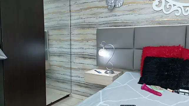 michelleflorian stripchat live cam model
