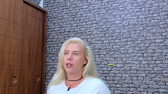 CuteBlondeMe stripchat live cam model