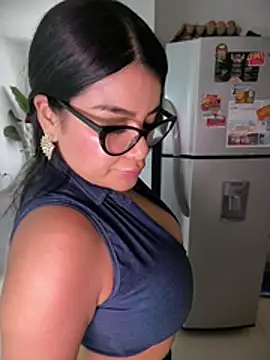 Issane_Peru stripchat live cam model