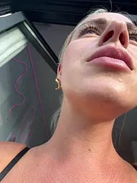 streetdoll stripchat live cam model