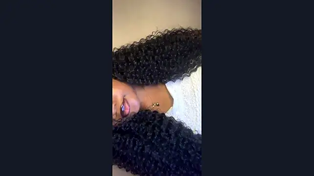 Dooiala stripchat live cam model