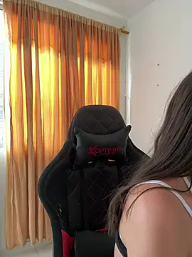 Laureen___ stripchat live cam model