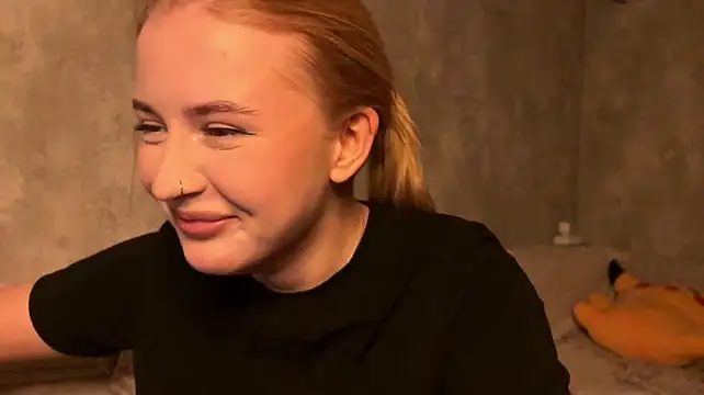 LumiMoore stripchat live cam model