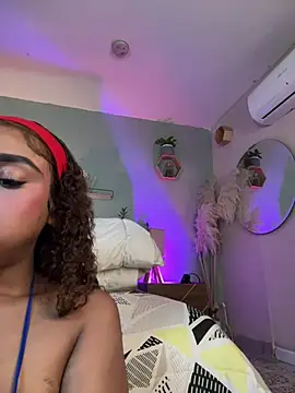 YariRose stripchat live cam model