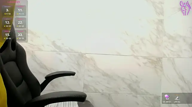 yaazhinii stripchat live cam model