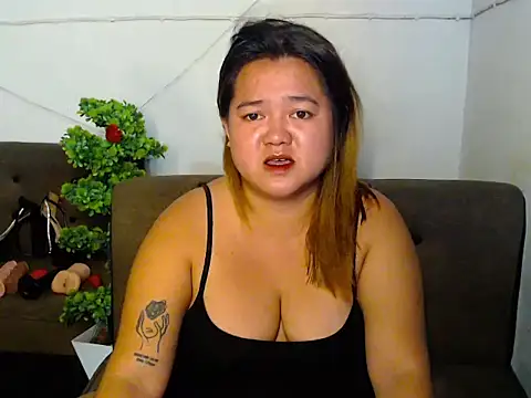 xBetterThanUrWifex stripchat live cam model