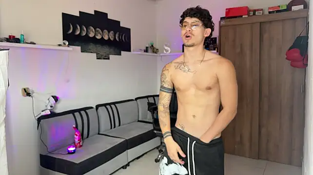 Kisan_Smith stripchat live cam model