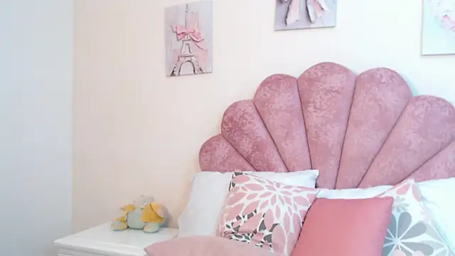 MilaaAdams stripchat live cam model