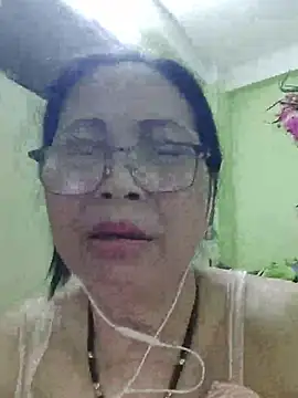 Hangem111 stripchat live cam model