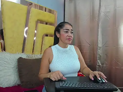 VikyThomsonn stripchat live cam model