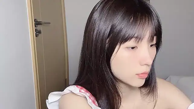 Louise-3 stripchat live cam model