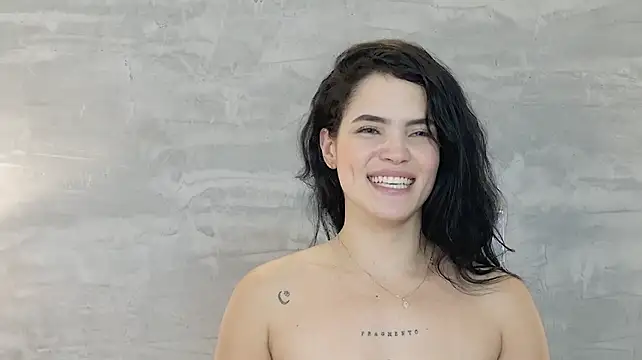 vanika_ray stripchat live cam model
