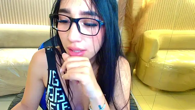 Chloe__r stripchat live cam model