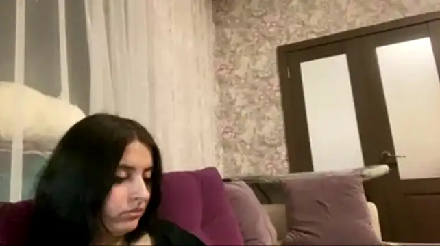 LucyOldershaw stripchat live cam model