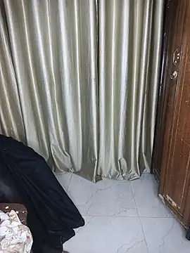 Piyu_xxx stripchat live cam model