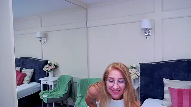 FoxyRamona stripchat live cam model